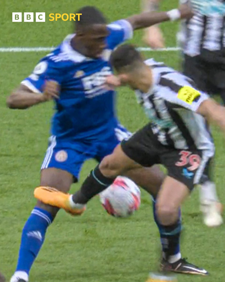 sampeoples_'s tweet photo. Only one of these was a red card 🙃 https://t.co/DHqPfwaQBo