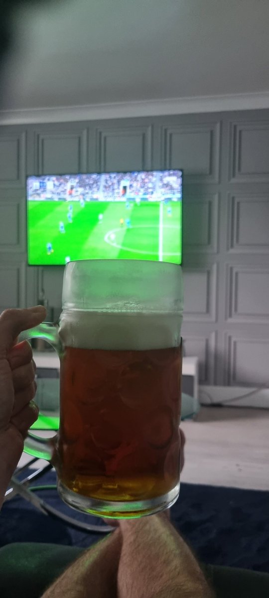 JamieDutton3's tweet photo. Up the reds! 🍻 https://t.co/GZj9AvisMH