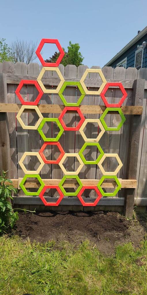 "Beehive" trellis for cucumbers. Click here to signup for awesome gardening tips: bit.ly/2SfI4n0