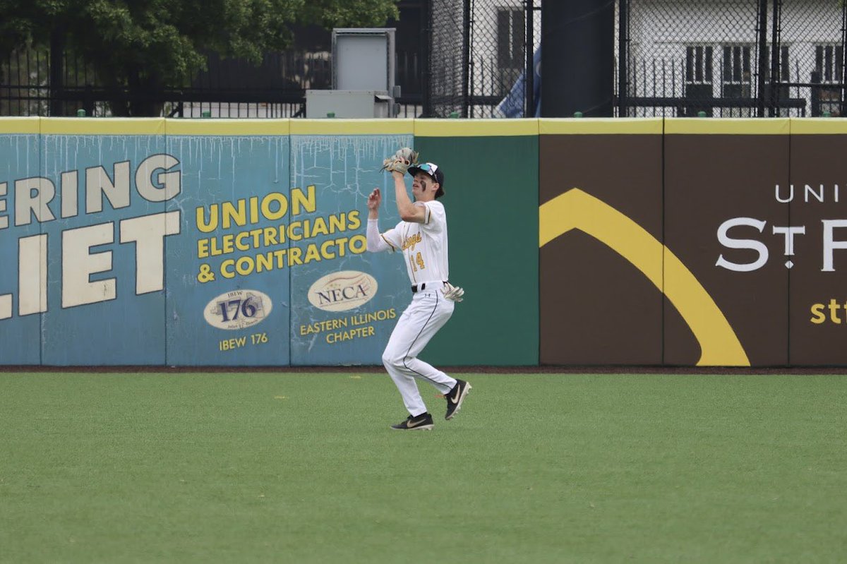 DuPage Valley Conference Special Mention
Senior Outfielder Mark Golminas <a href="/MGolminas/">Mark Golminas</a> 
.356 AVG .420 OBP .400 SLG .820 OPS
16 Hits 7 RBI