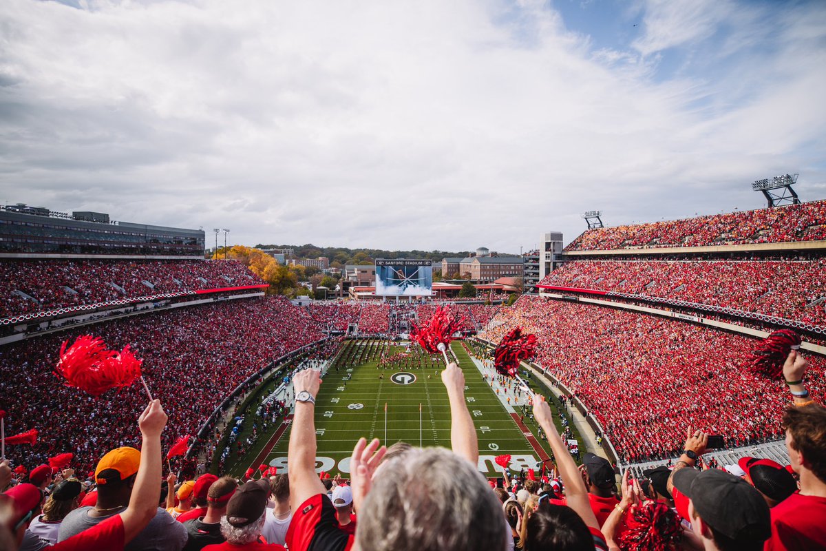 Thinking about the best atmosphere in college football… 

#GoDawgs
