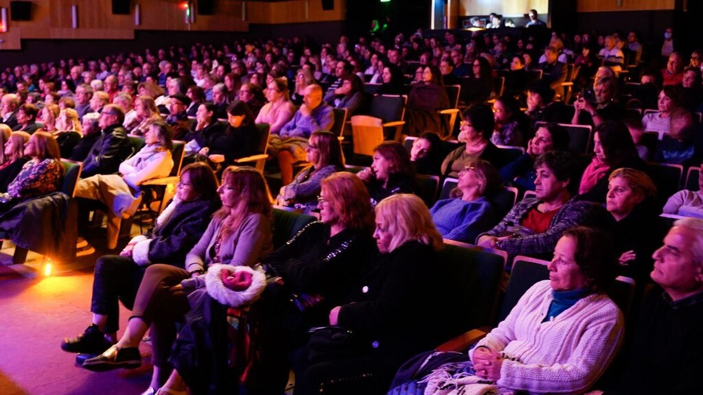 🎭 JUANA VIVE MARAVILLÓ EN EL TEATRO MUNICIPAL

🗓 El sábado, en el marco de “Una Noche en los Museos” y  en los festejos de los 10 años del Teatro Municipal, se presentó la obra teatral Juana Vive! de Andrés Lizarraga, con la adaptación y Dirección de… instagr.am/p/Csjm5QKNt0Z/