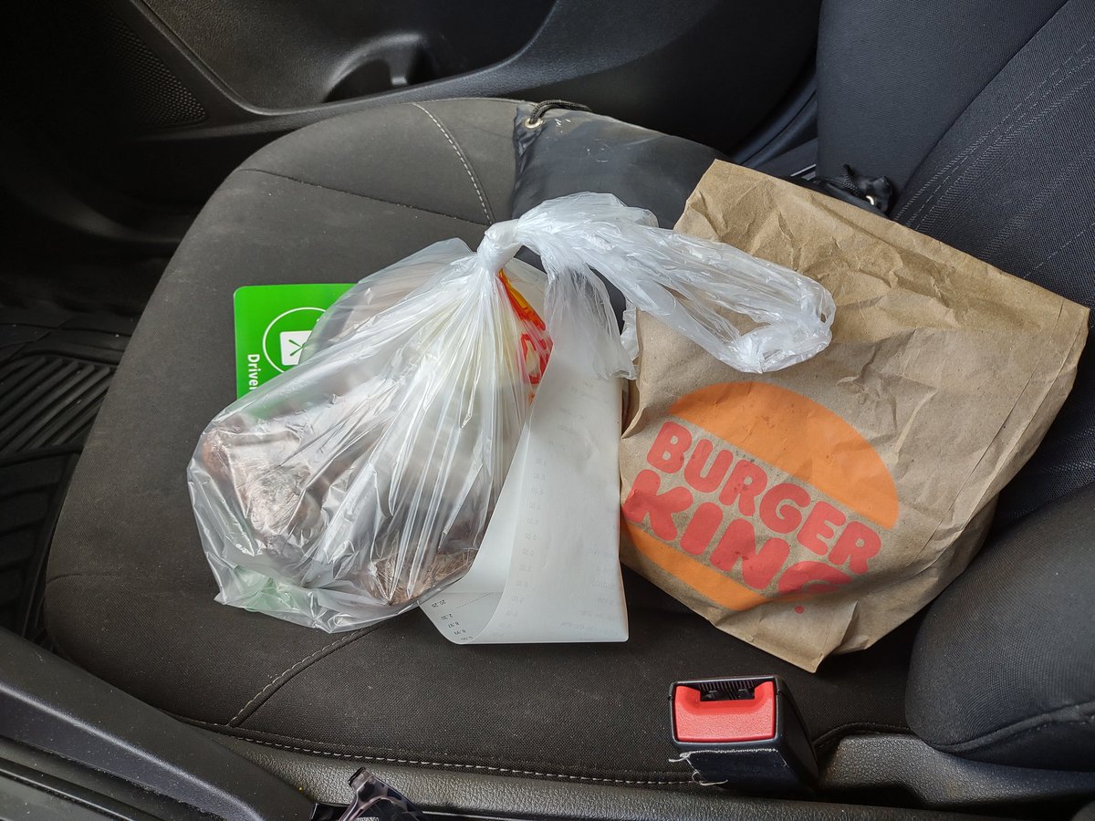 Hsinack's tweet photo. No os preocupeis que el #TioHubito ya lleva la comidita!!! :)
#AfteeWork #MiamiBeach #ChickenKitchen #BurgerKing https://t.co/6WCXwDVXoa