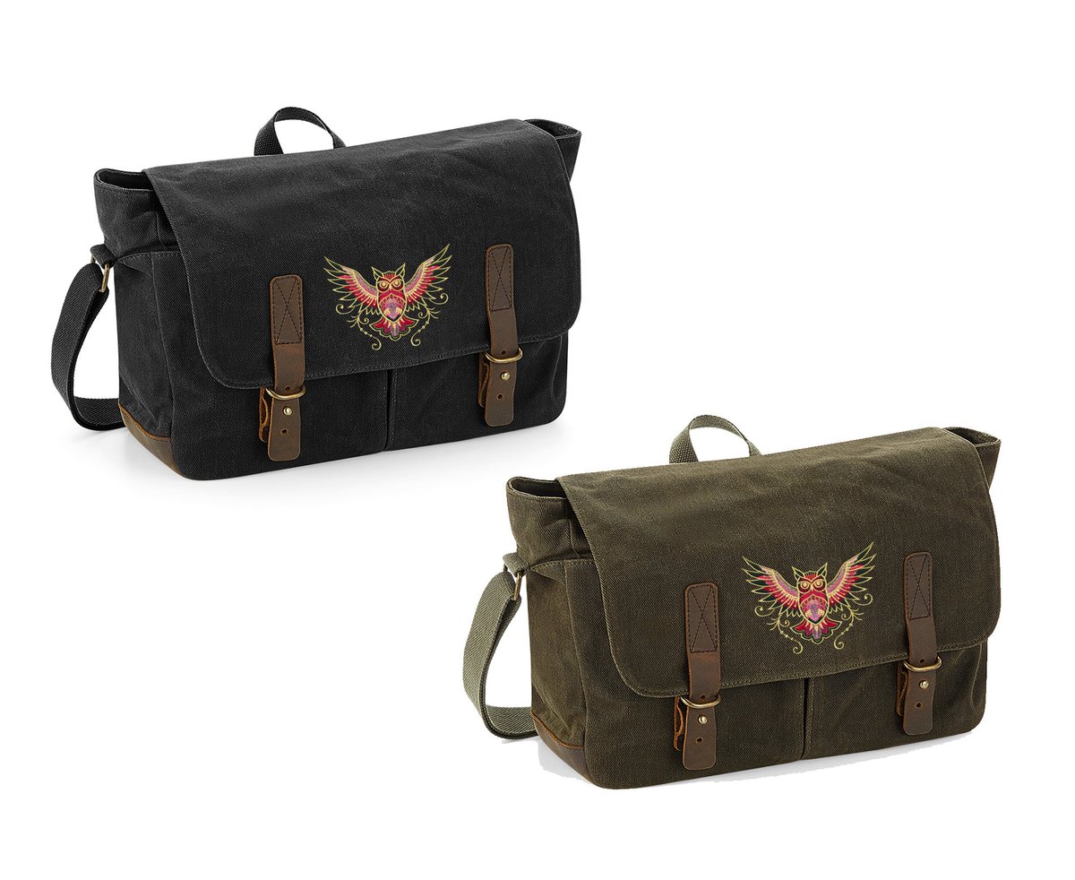 #CanvasLaptopBag #LaptopBag Heritage Waxed Canvas Laptop Bag Embroidered With a 'Gilded Owl' design - available in Black or Olive Green
etsy.com/listing/966824…