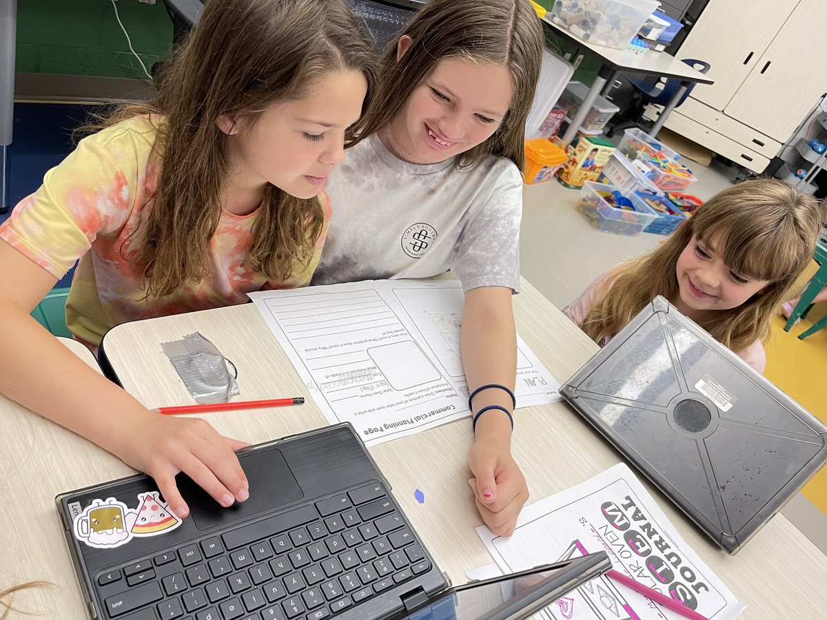 MsSaraSpain1's tweet photo. Today we collaborated with STEAM so the kids could plan their Solar Ovens. They worked on commercials, and a plan to execute their build. 🍫 @MrsRedd7 @OldHundredES https://t.co/3wPGuX00ap