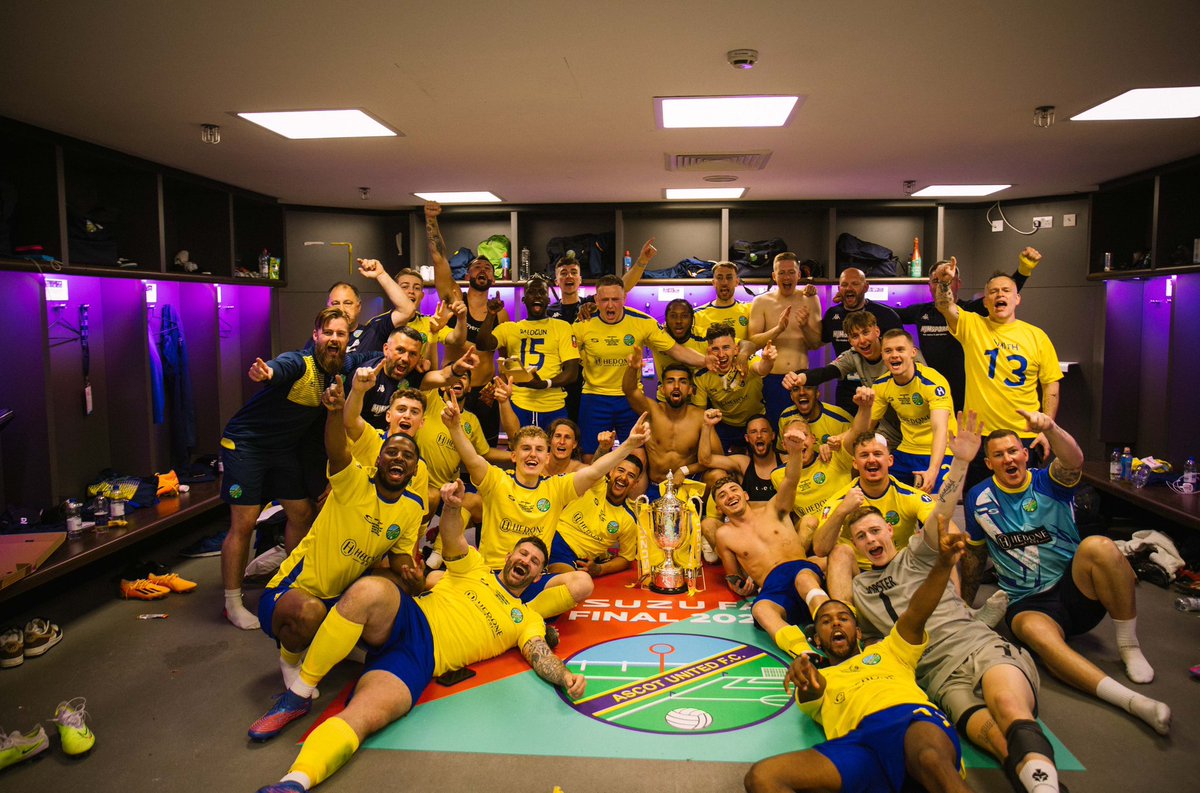1camgray's tweet photo. What a way to end my time here in England. 

Truly a year I will never forget. 

I want to thank @AscotUnitedFC &amp; especially @jamietompkins4 for trusting in me and allowing me to be apart of this incredible season. A chapter is closed but the memories will last forever. #Yellas💛 https://t.co/qbFNtgh8l1