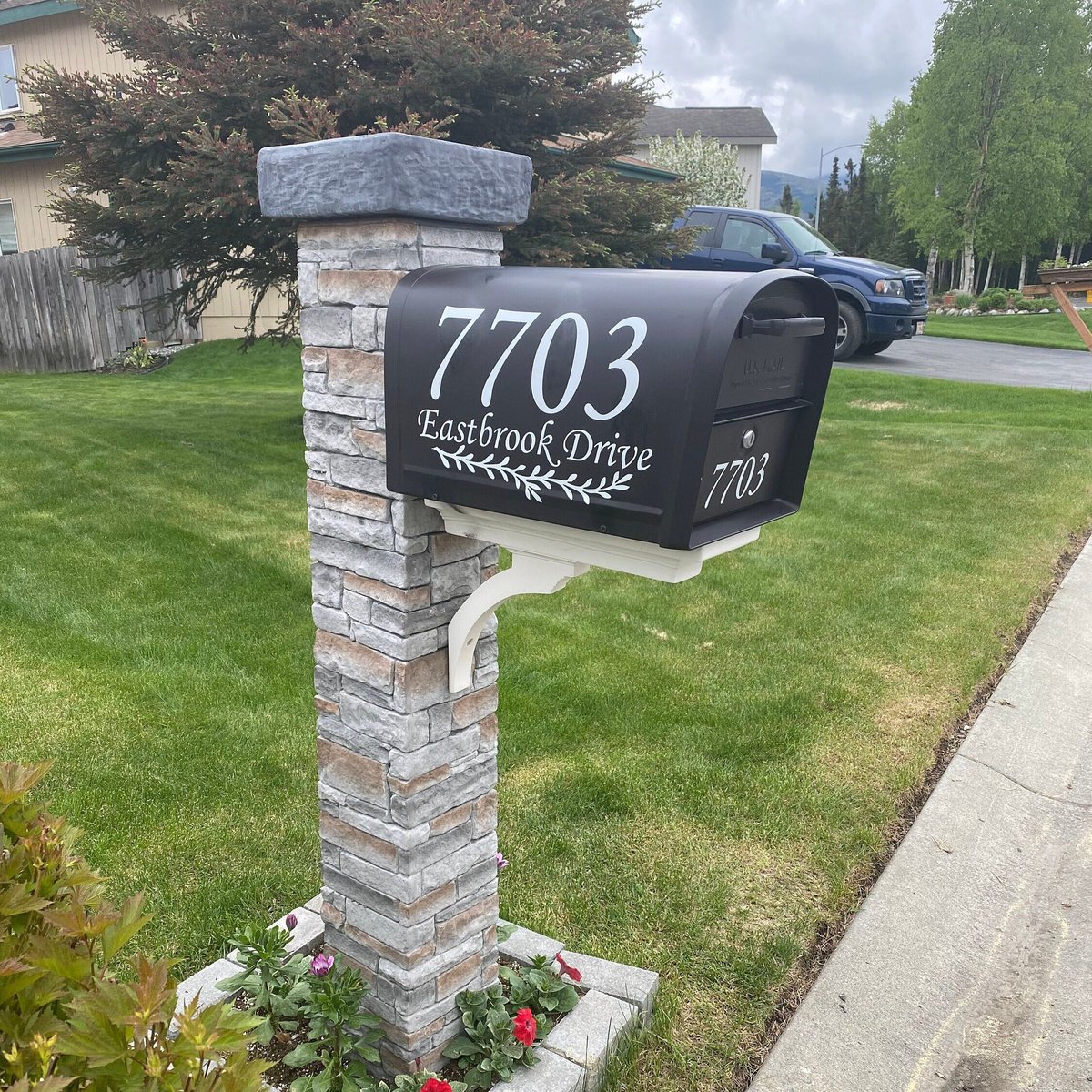 empressived's tweet photo. Update your mailbox and increate your curb appeal with our all custom personalized mailbox decal! Mailbox Decals- Mailbox Numbers- House Numbers Mailbox Stickers- Post Box Mailbox Address Decals https://t.co/xOfin5bHIw #housewarming #mailboxdecal #custommailbox https://t.co/MsDolFLO8j