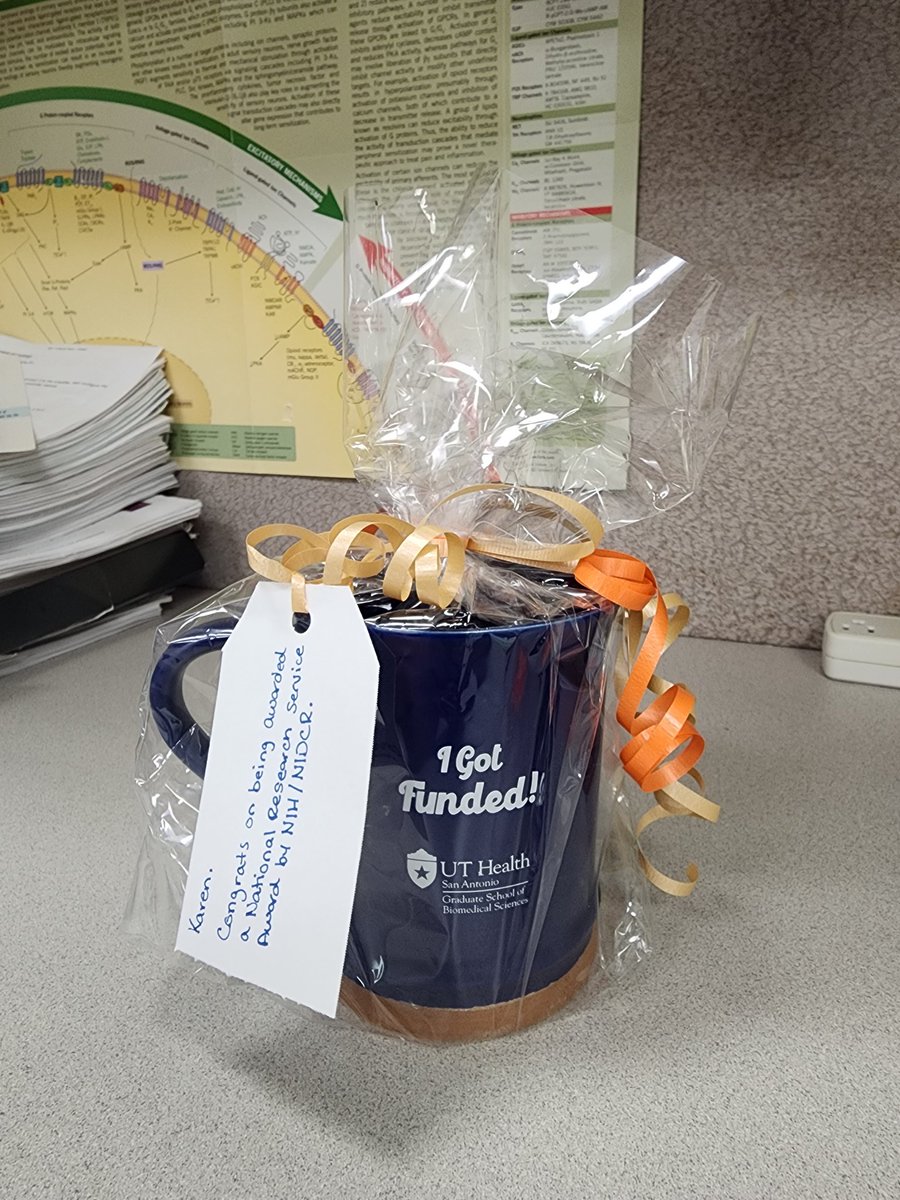 @UTHealthBiomed
#GSBSProud
Lovely gift from the UT Health SA graduate school for getting my F31 funded!