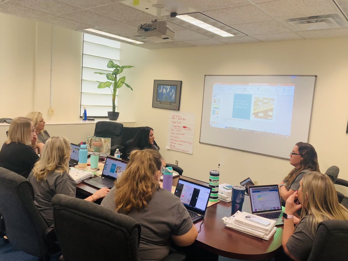 Teacher leaders hard at work preparing to support their colleagues and our new teachers!!! Love to see it @VolusiaLEADS 😍
#SummerAcademy ☀️#NewTeacherAcademy 📚#MentoringMatters #VolusiaMentors #WhyVolusia #TeachingMatters  #VCS123 🍎