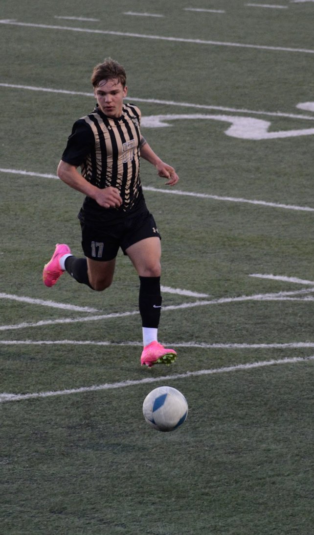 LSE_BoysSoccer's tweet photo. Huge congratulations to our (4) HAC All-Conference selections:

Senior GK @DrewArehart - 134 Saves, 5 Clean Sheets
Junior FWD/MID @MadduxMaly - 6 Goals, 7 Assists
Junior DEF @GavinMonzon_17 - 5 Clean Sheets
Junior MID/FWD @ImmanuelWayoro - 13 Goals, 5 Assists https://t.co/CjyN2kfWpX