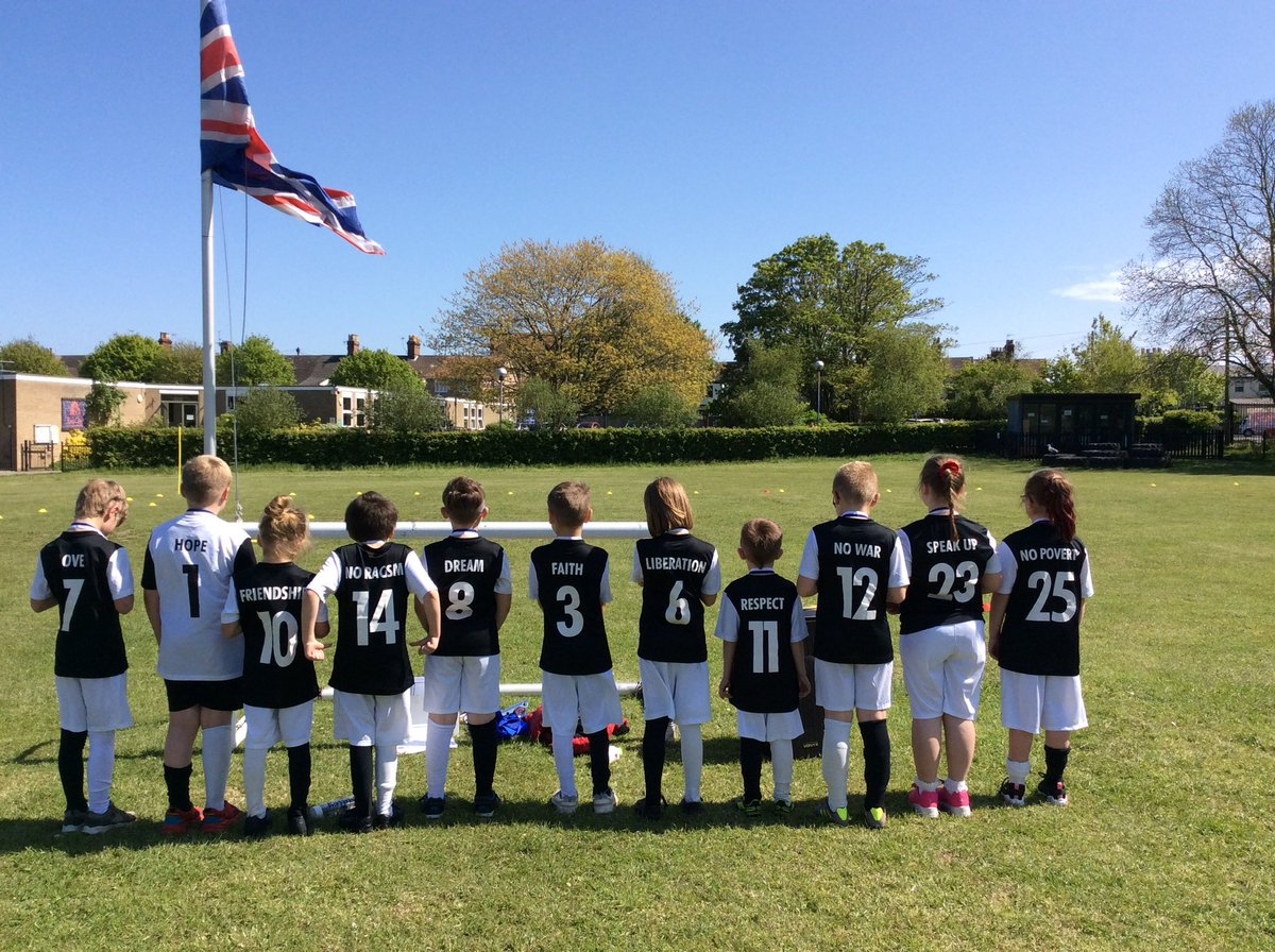 MrLeeRedOak's tweet photo. With racism and football dominating the world’s headlines today, it seemed more than fitting that our Red Oak footballers proudly wore their anti racism/Schools Against Racism kits for their matches. Spread love and end hate.⚽️🖤🤍🖤🤍 @OakRed230 @ActiveLearningT @Active_Suffolk https://t.co/KSTLDBEigU