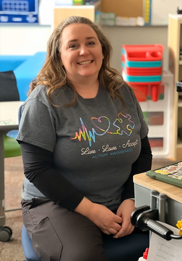 LL_Schools's tweet photo. Congrats to @DVEJaguars Special Education Teacher Janelle Beyerl, the District Teacher of the Year! She also received $500 from Partners in Education. #llsrocks @LLS_SPSV @lunas_los @AnnElementary @LLHSTigers @vhsjags @liveloslunas @Valencia_County @lls_edtech_ https://t.co/50tZz4czTs
