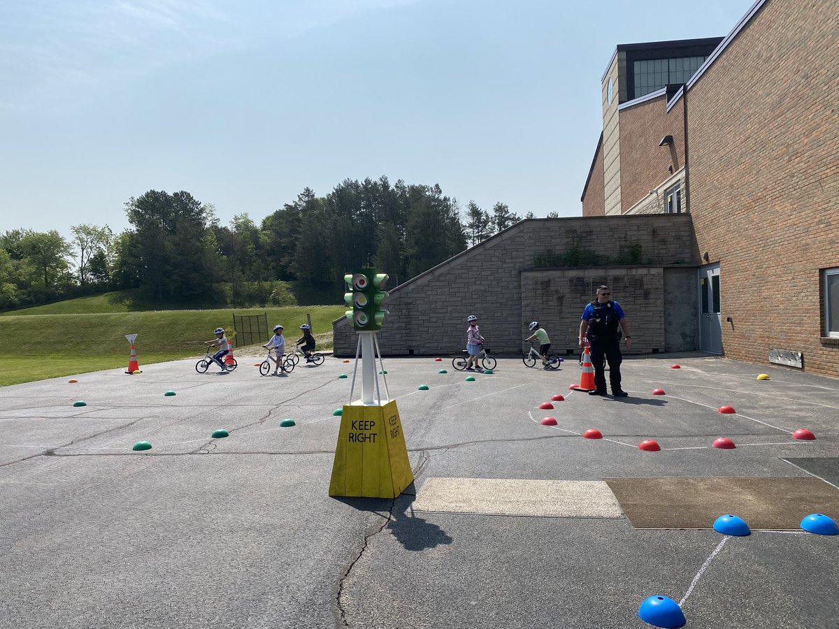 canjoPE's tweet image. Great day going over bike safety and rules of the road and trails with our SRO Officer Peruzzi! @CanajoharieCSD @AllKidsBike