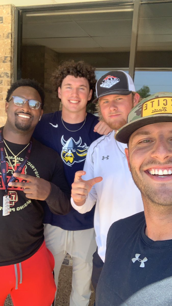 Football is family! 
#Ohana