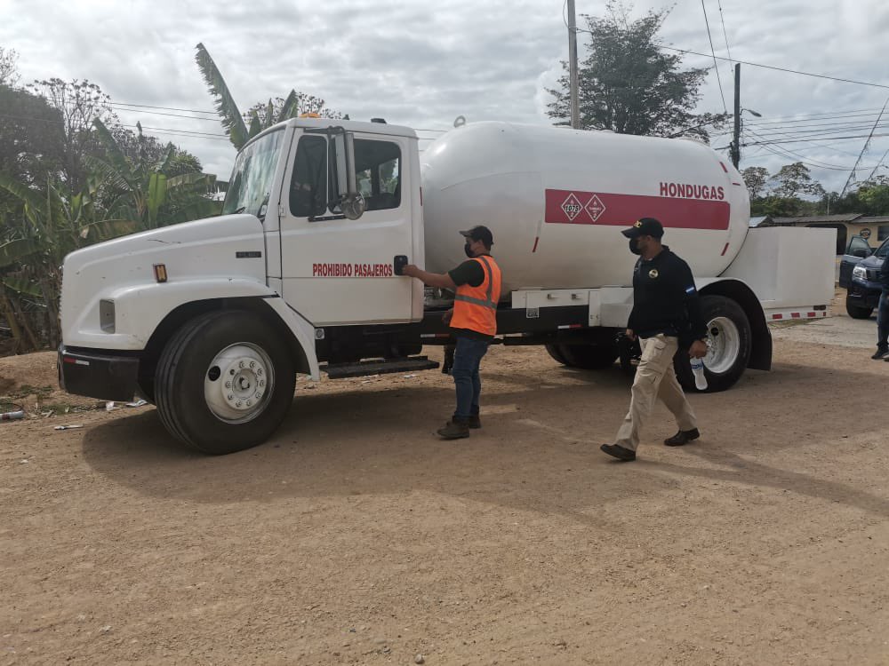 Abriendo_Brecha's tweet image. #Judiciales 
10 años de cárcel para conductor de cisterna capturado por #ATIC con cerca de media tonelada de cocaína➤acortar.link/9tWqg6