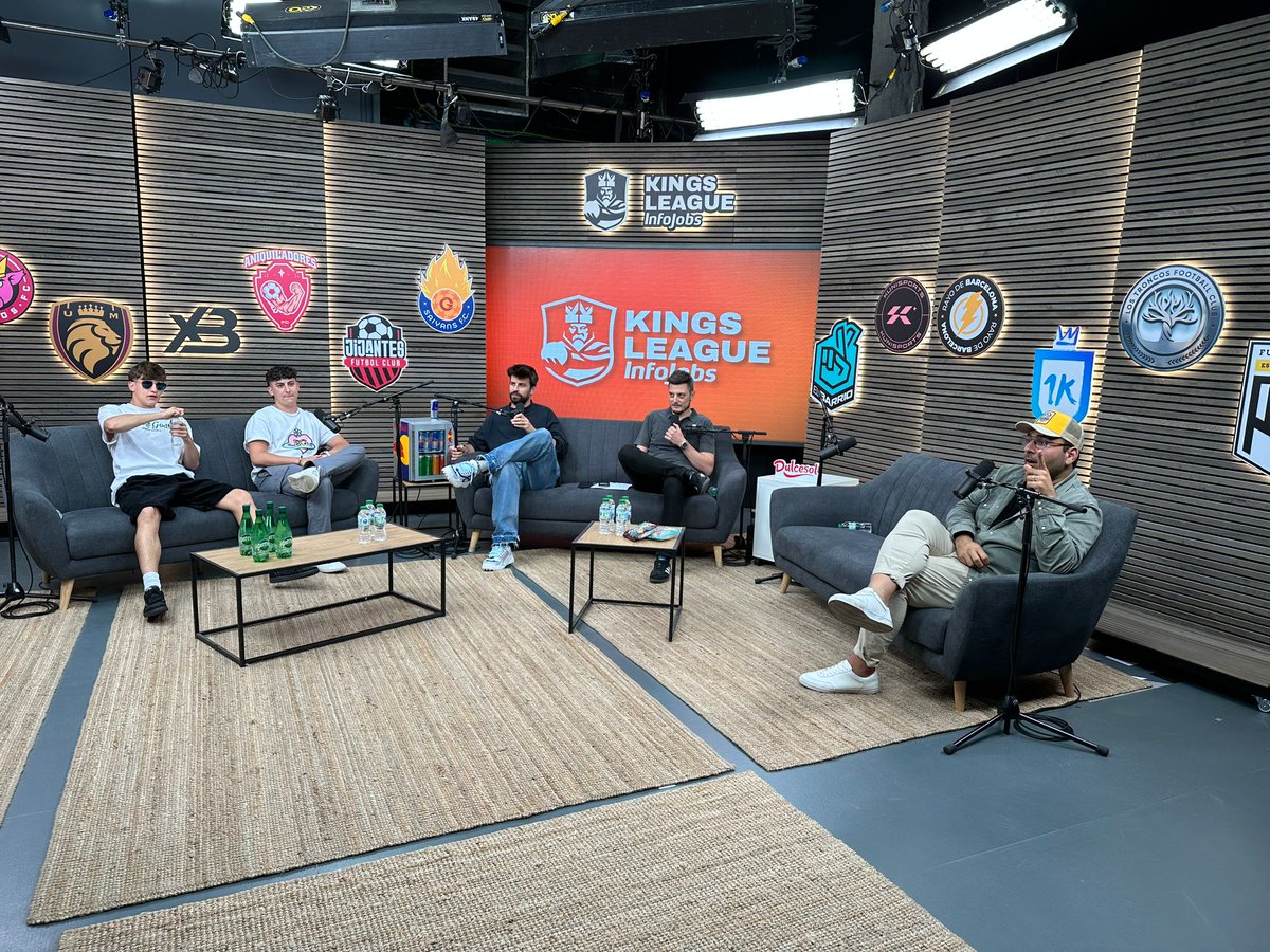KingsLeagueSV's tweet photo. 🔴 ESTAMOS EN DIRECTO. Pasad que vamos a sancionar.

📺 https://t.co/UqAP63PeAH

#AfterKings3 #InfoJobs https://t.co/FIx4hbjNw0