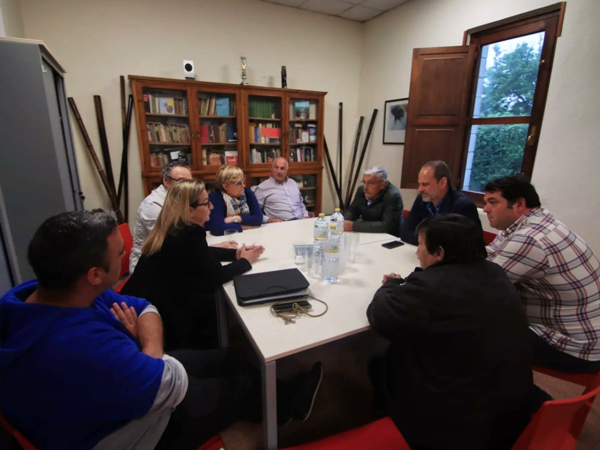 Impulsaremos la rehabilitación de los patios de La Camocha. Así nos hemos comprometido hoy con la Asociación de Vecinos de quien también hemos recogido sus demandas sobre la creación de zonas verdes, eliminación de barreras y la instalación de mobiliario urbano
#VotaLoQuePiensas