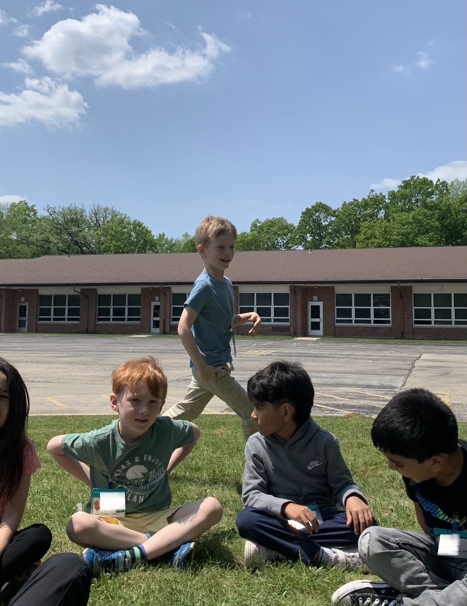 WPrimary50's tweet photo. Our students enjoyed the beautiful day by spending music class outside today! They played circle games and sang songs! 🎶☀️ https://t.co/bzzj1OPEvm