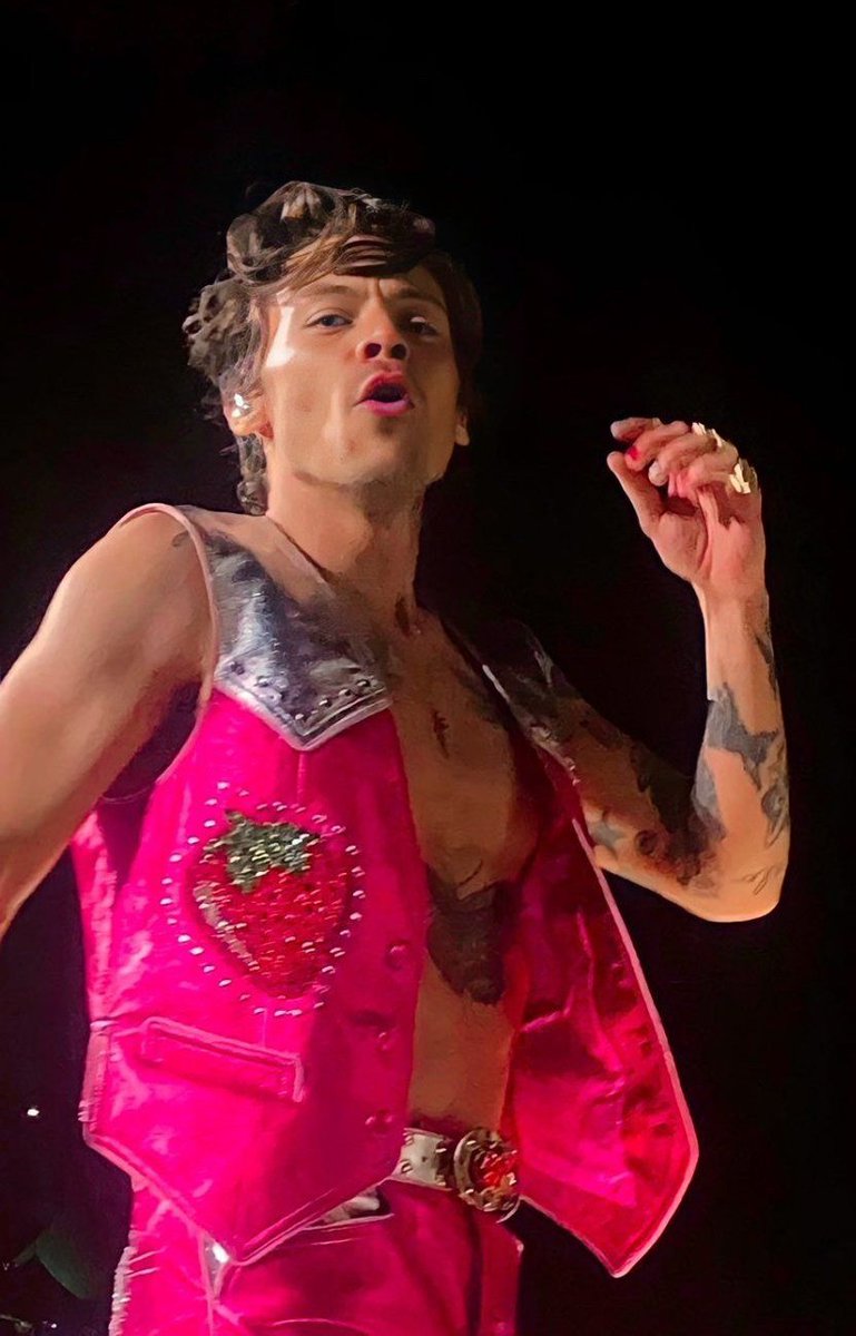 harry Styles pics (@thestylesfandom) on Twitter photo 