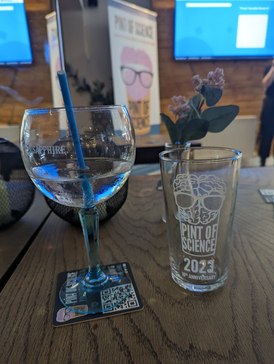 RBrociek's tweet photo. Loving tonight's @pintofscience  mental health talks in Beeston! I also won a glass in the quiz! 😮🎉 

#Pint23 https://t.co/UkMojWYcyu