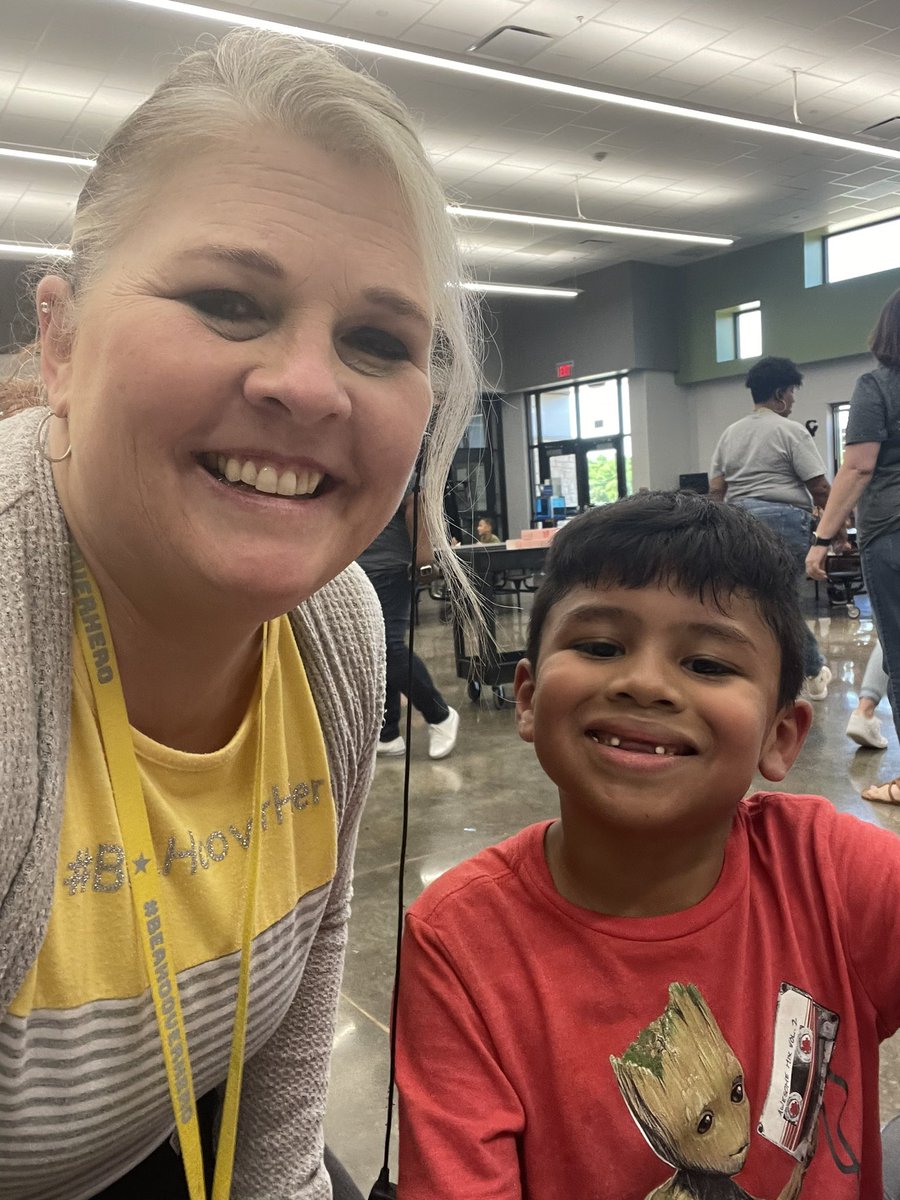 ChelleLeigh75's tweet photo. So much fun @HooverCFISD #popcornwiththeprincipal on Friday! Thank you to everyone who sold boxes of chocolate and earned this. #BeAHooverHero #CFISDSpirit #principalsoftwitter #BringingouttheBest https://t.co/xi0rQQV91y