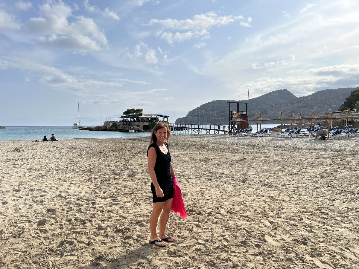 Lovely restaurant on Camp de Mar in Majorca👌🏼 with <a href="/michaelahockey/">Michaela Gallienne</a>