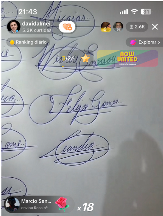 LeoAbr's tweet photo. Estava eu no TikTok e passei por um cara que faz Rubricas, Assinaturas e etc. 

Pensei, minha letra é horrível e queria uma. Só tinha que enchê-lo de Rosas e comprei 24 por 90 centavos, negócio da China.  

 Ele agradece : Obrigado "Leandro"

Foda https://t.co/wboyx2qOBk