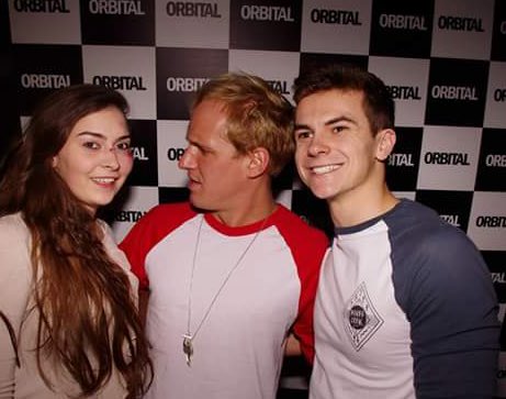 kmhx's tweet photo. Still my favourite photo from university thanks  to @JamieLaing_UK what a throwback😂 sorry Yulls, sure you’ll meet them for a good picture one day!😂❤️ https://t.co/r9wVAcr8Bj