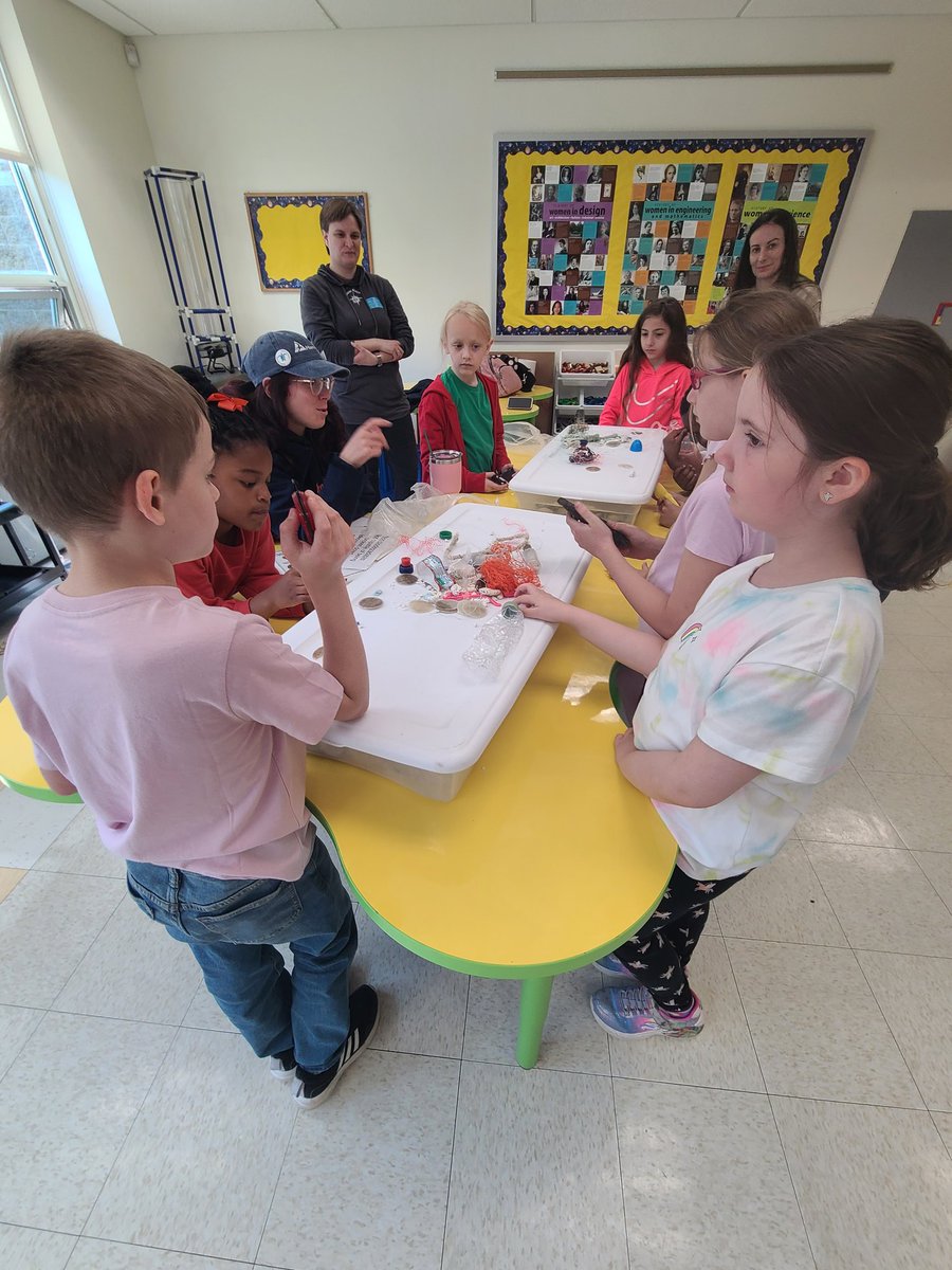 ColleenMehigan's tweet photo. Concluding our wonderful Coastal Habitats residency with @MassAudubon by analyzing sand, shells and marine debris. Thank you @HHSPTOLynnfield and @masscultural. 🔬 🐚 https://t.co/JntF0VaIiw