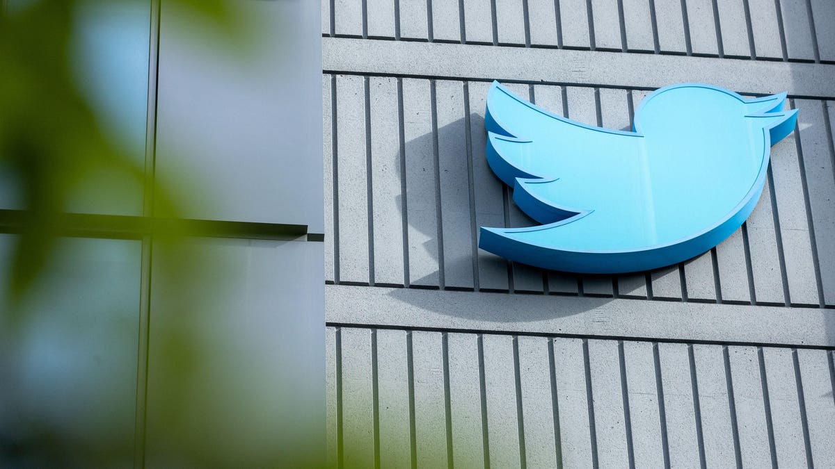 EveeSecurity's tweet photo. Apple joins the list of companies taking action against the use of ChatGPT by employees. Read why this move is gaining momentum. https://t.co/lU6SPQhPOl
 #AI #ChatGPT #DataSecurity https://t.co/2aM7ZnNpVG