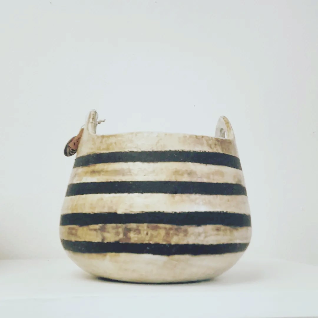 Grès noir et émail blanc 
#argile #gres #poterie #ceramique #slowlife #boho #boheme #artisanatlocal #hygge #artisane #artisanat #artisanatfrancais #faitmain #campagne