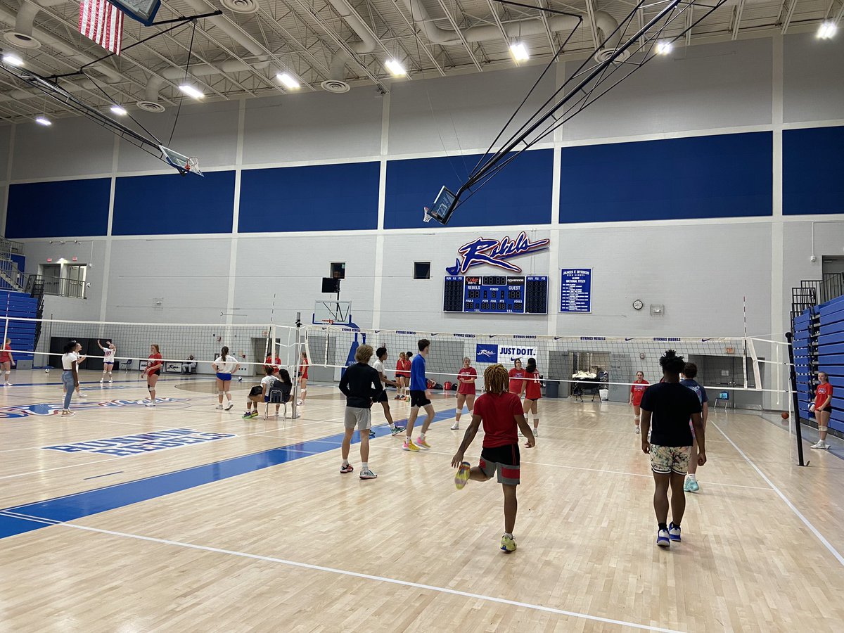 bhsrunninrebels's tweet photo. We got crushed playing our girls volleyball team in pe3 today 😝!
#Stick2🏀boys https://t.co/AWxTmh3TrU