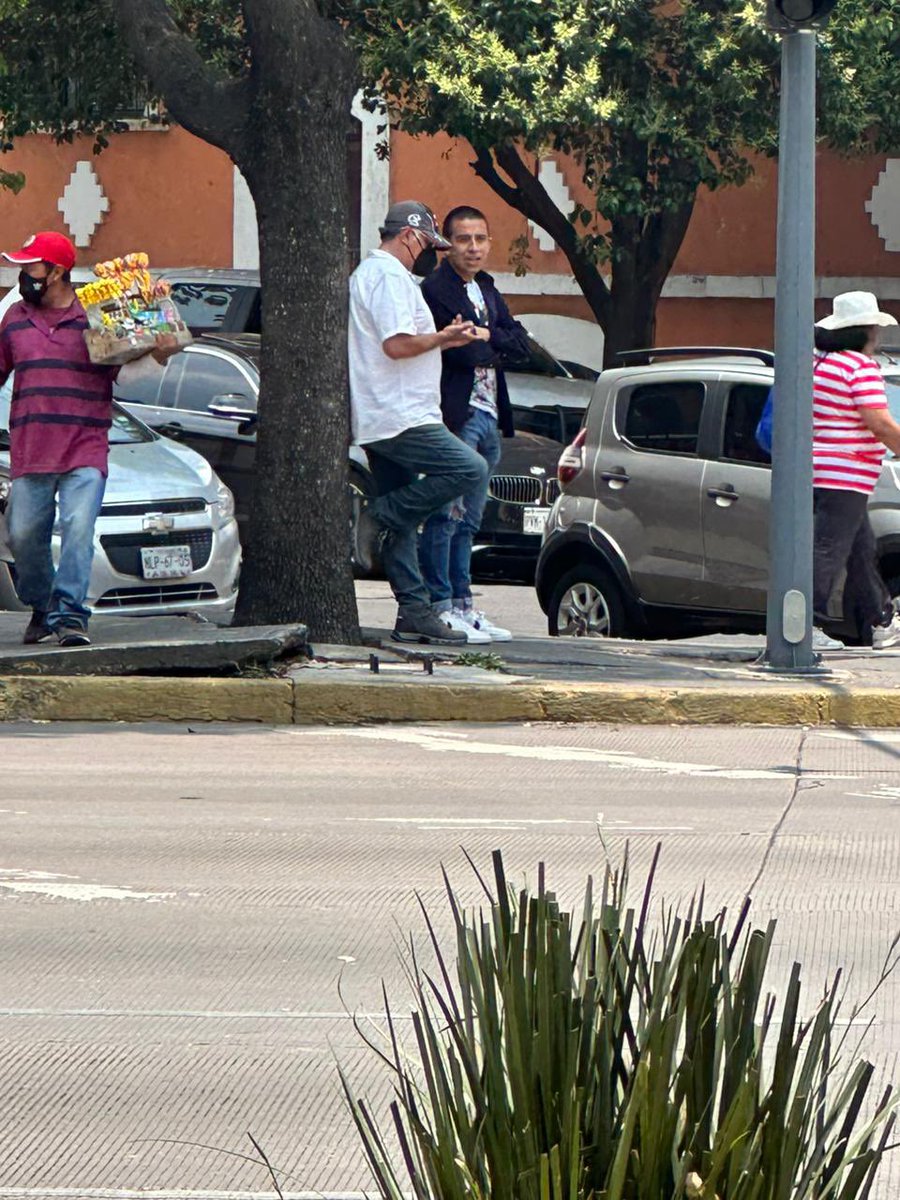 Alejandro_Pinha's tweet photo. Hoy en @movciudadanocmx teníamos un mensaje importante para la ciudadanía, pero el PRI, siendo el PRI, mandaron a sus golpeadores a amedrentar el evento. 

¿Tanto miedo tienen? https://t.co/2HpIyuo2yL