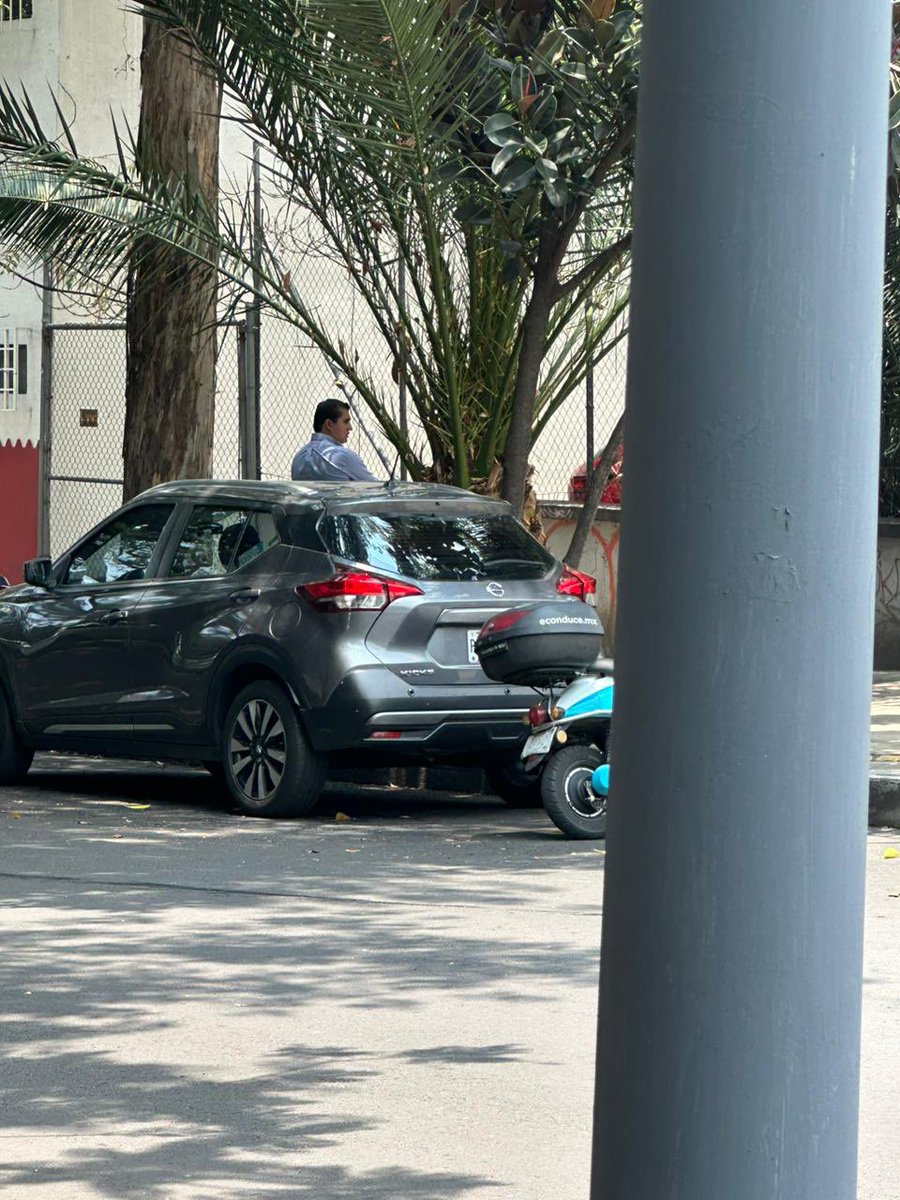 Alejandro_Pinha's tweet photo. Hoy en @movciudadanocmx teníamos un mensaje importante para la ciudadanía, pero el PRI, siendo el PRI, mandaron a sus golpeadores a amedrentar el evento. 

¿Tanto miedo tienen? https://t.co/2HpIyuo2yL