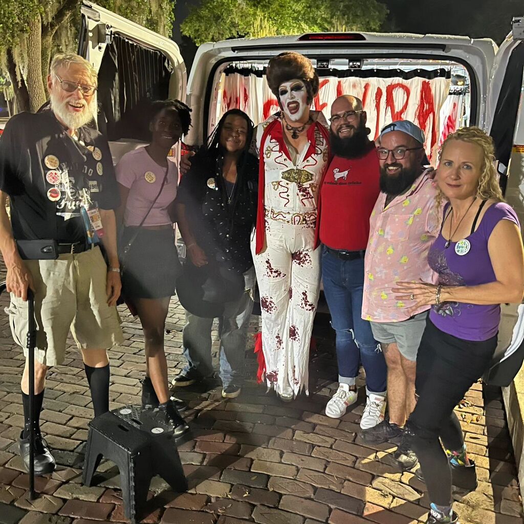 FringyMimeQueen's tweet photo. Day 4 of #PeeVirasSCAREavanSingAlong #LoveVamp at #OrlandoFringe. Check out link in bio for tickets. #of32. #ThanksForRidingMe 🎤🎶 💄🦇🧛

Silently Yours,
#PeeVira #TheFringyMimeQueen 
.
.
.
.
.
.
#drag #dragqueen #gay #dragrace #rupaulsdragrace #rpd… https://t.co/tNvXr14VhE https://t.co/R1b7aaIRTV