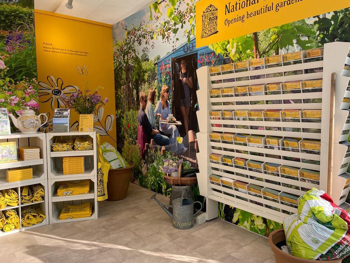 Working with @LevelCreative team over the past few months we helped with the design and print of 2 stands at the #RHS Chelsea Flower Show.
#CFS2023 #Chelsea #print #RHSchelseaflowershow #greywolfgraphics #London #largeformat #wallpaper #event