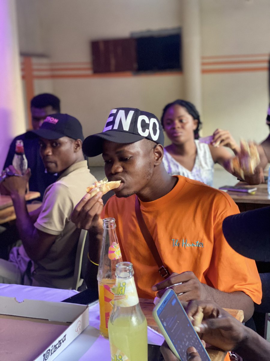 Loicbtc's tweet photo. Nous venons d’organiser le premier Meet-up #Bitcoin Bénin 🇧🇯 à l’occasion de Bitcoin Pizza 🍕 Day ! 
C’était un plaisir de vous voir pour une première si nombreux et très enthousiastes.

On se retrouve très vite pour le Afro Bitcoin Days en collaboration avec @AfroBitcoinOrg  ✌🏾 https://t.co/hPTwKuwLhn