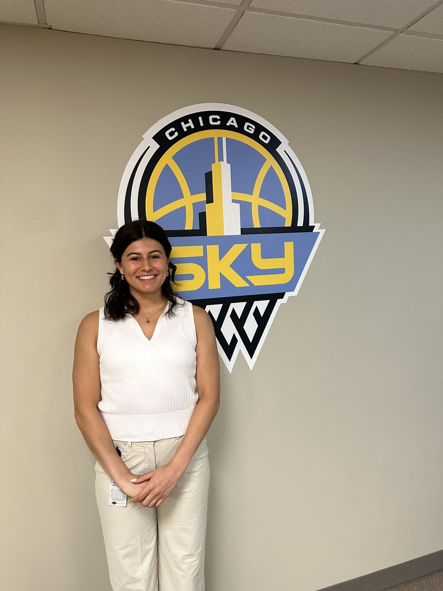 ValpoWBB's tweet image. Olivia Brown is putting a lot of work in off the court this summer being an intern with the Chicago Sky! Support her by buying tickets at obrown@chicagosky.com. 

#GoValpo