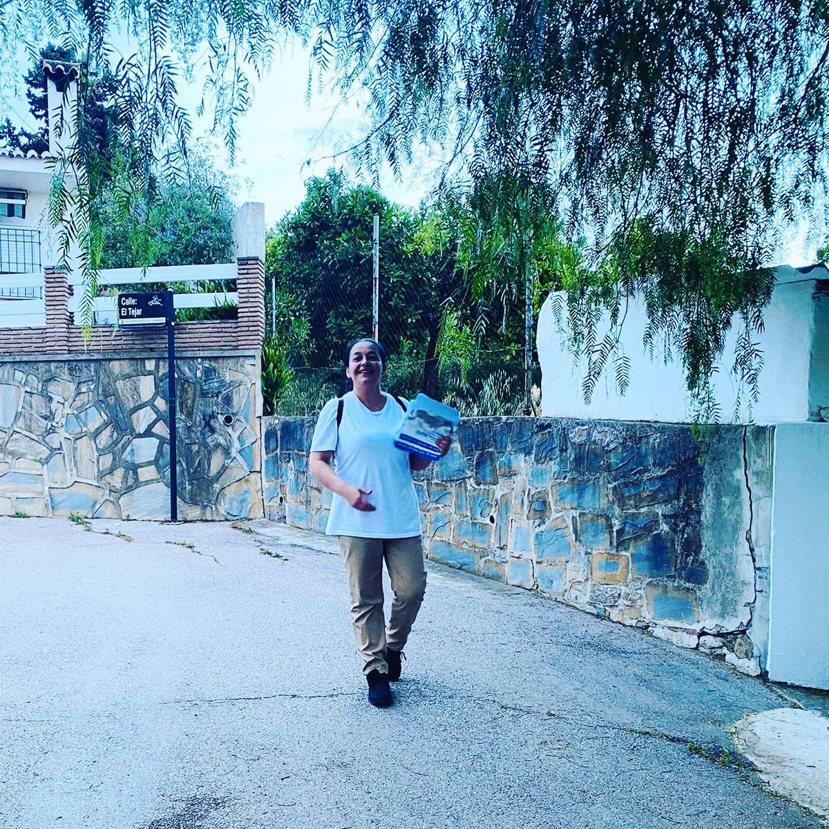 popularcasares's tweet photo. ☔️ Tarde lluviosa, pero aquí no se para. 

🗞️ Repartimos nuestro programa de gobierno en Casares pueblo y El Secadero.

🗓️ El próximo domingo, vamos a iniciar juntos una nueva etapa de progreso y bienestar #EntreTodos https://t.co/TgzXKJC38a
