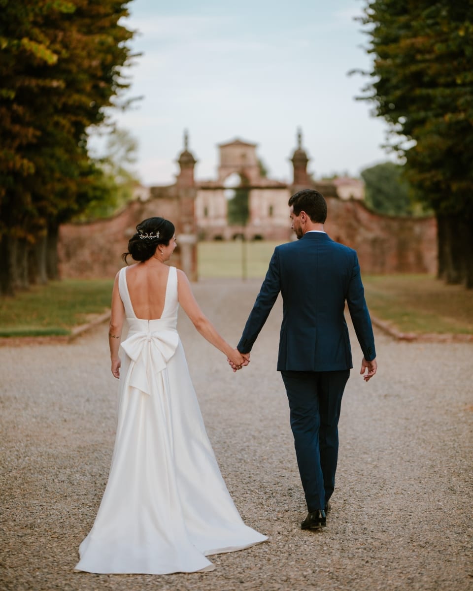 Non so dove vada la mia strada, ma cammino meglio quando la mia mano stringe la tua.
(Alfred de Musset)
♡
#castellochignolopo #wedding #weddingdetails #voguebride #locationinitaly #fineartwedding #bridetobe #europewedding #italywedding