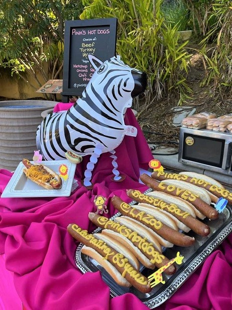 RealMomOfSFV's tweet photo. Beastly Ball 2023 to Benefit the @LAZoo! https://t.co/LyD1dppmyI #BeastlyBall #mediapreview #LAZoo #DiannHKim #JoelMcHale #PinksHotDogs #TomLaBonge https://t.co/U5evQ9B8IO