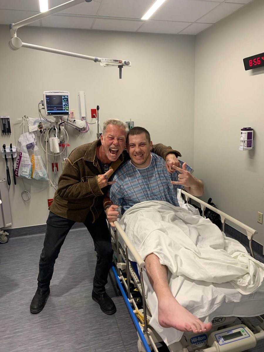 James Hetfield, <a href="/Metallica/">Metallica</a> band leader, visited wounded Ukrainian defenders who are being treated in the US.

📷 Kelli Rohrig