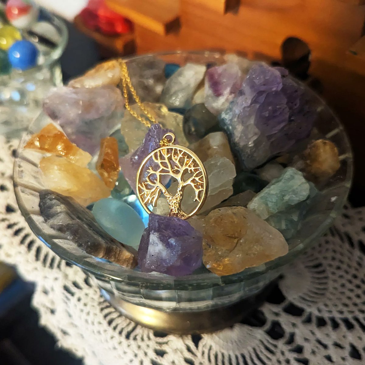 Siddhiwear's tweet image. Our #TreeofLife Siddhi Collectible is #iconic, representing the #treeofknowledge, connecting heaven and underworld or the tree of life, connecting creation, are both forms of the #worldtree or #cosmictree. How would you style this 18k #Gold necklace? 
buff.ly/2VPeuVK