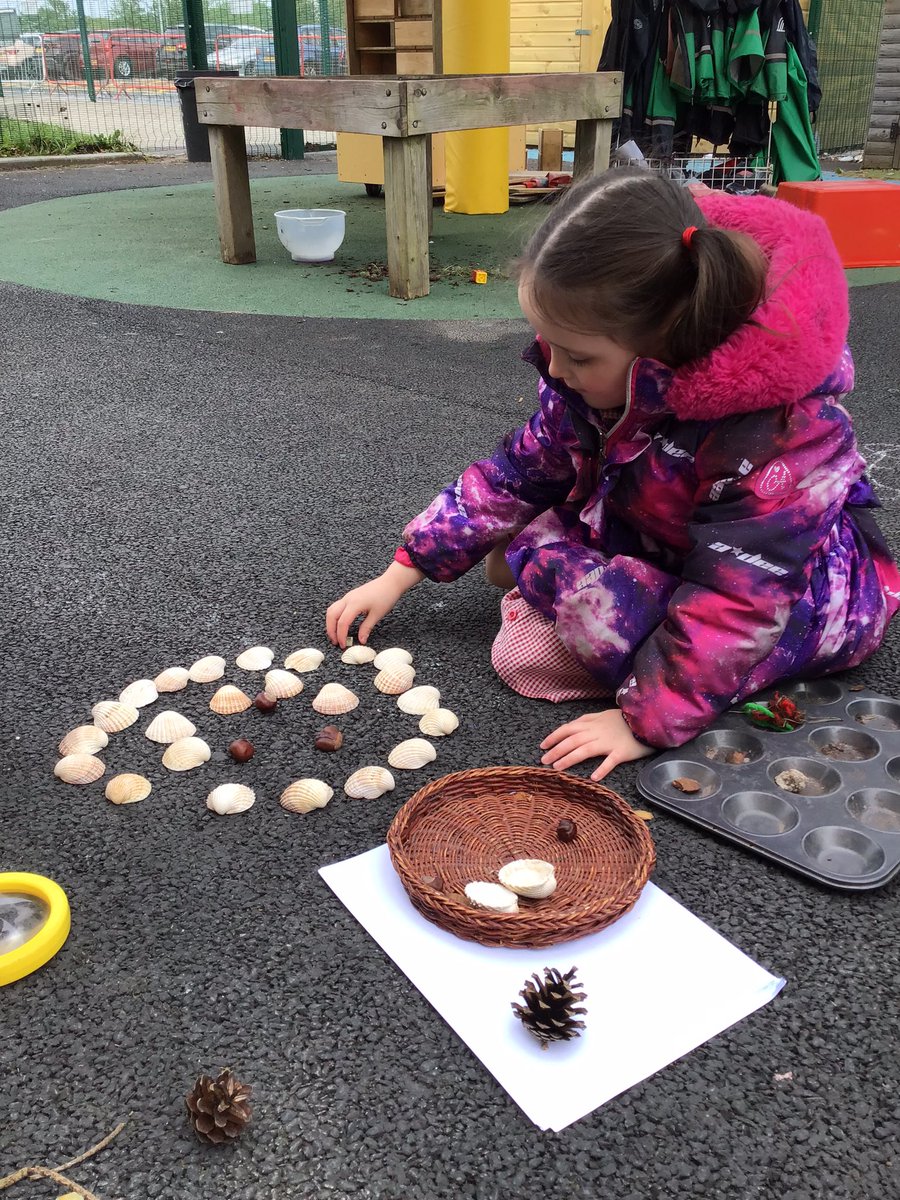 Reception_LM's tweet photo. Look at this wonderful transient art! 🐚 🌸🌿 #EYFS # https://t.co/hp1BENXVbQ