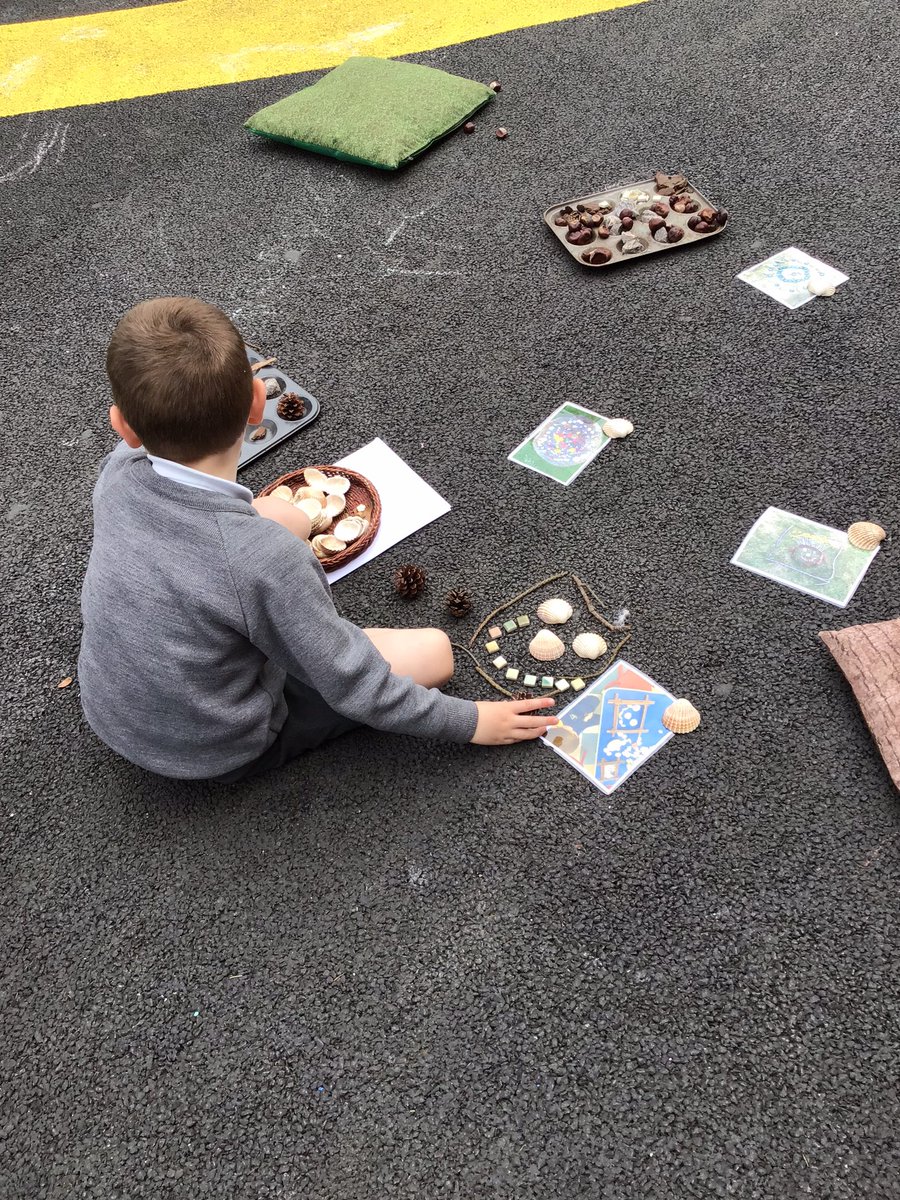 Reception_LM's tweet photo. Look at this wonderful transient art! 🐚 🌸🌿 #EYFS # https://t.co/hp1BENXVbQ
