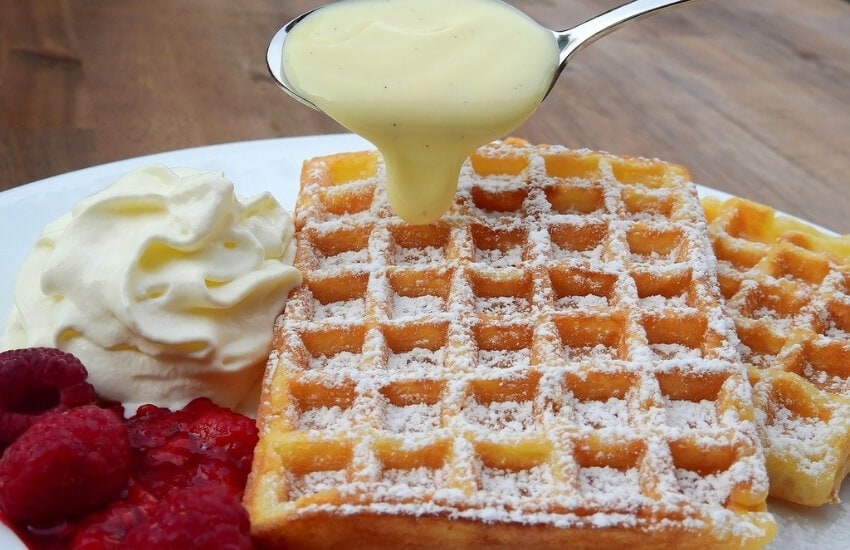 The crispy exterior, fluffy interior, and those deep pockets just waiting to be filled with delicious toppings. Maple syrup, fresh berries, or a dollop of whipped cream? The options are endless! Who's joining me for this breakfast delight? 🧇😋