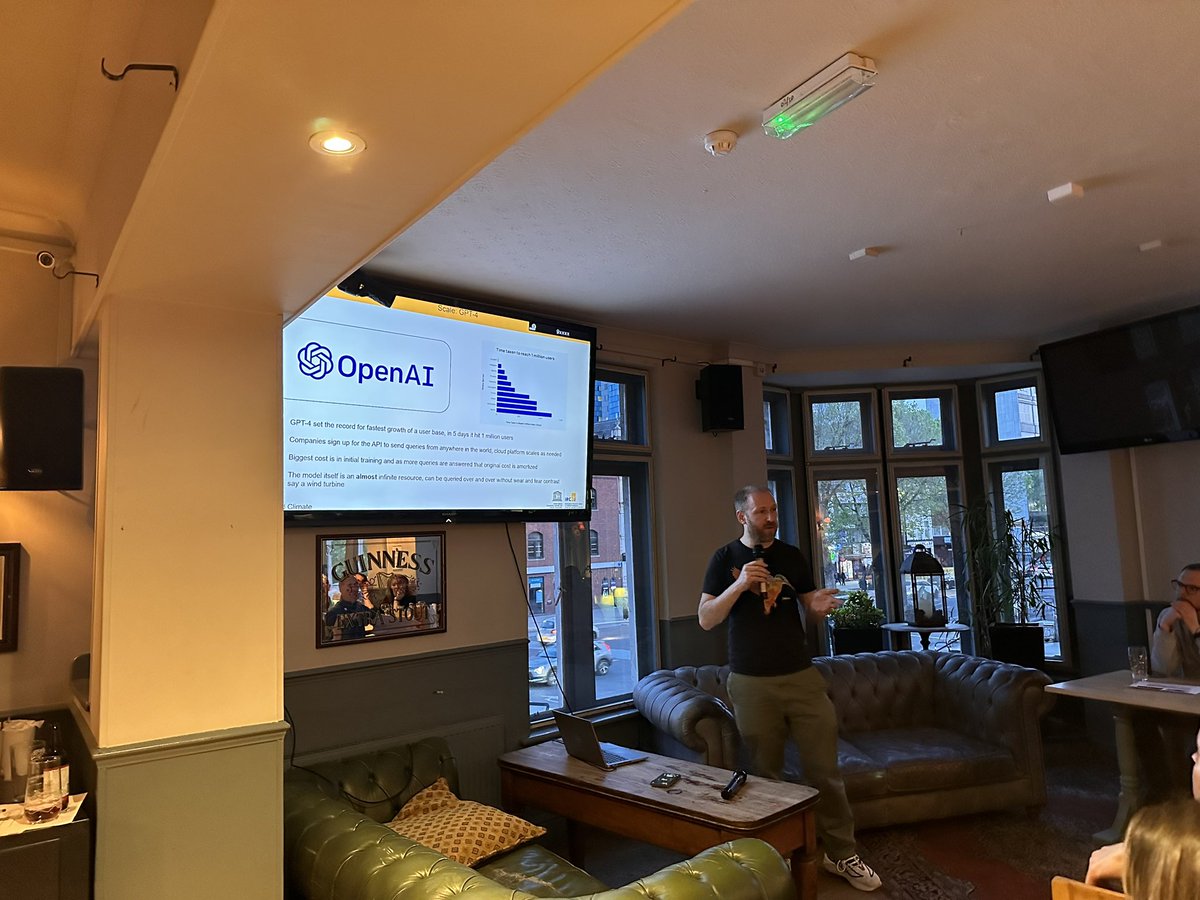 Next we’re hearing from our second speaker of the night at #TechMeOut - <a href="/aidan_Cre/">Aidan O'Sullivan</a> on the role of AI in tackling climate change #pint23 #ucl @carbon_re  <a href="/pintofscience/">Pint of Science UK</a> <a href="/TheWHBrewPub/">TheWhiteHartBrewPub</a>