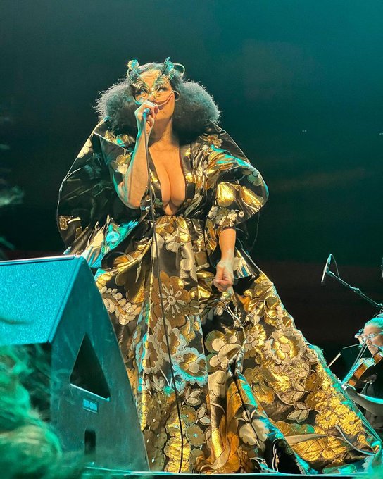 TW Pornstars Ditzy Gitsie 🌈 JULY 1 🎂💫. The latest pictures and videos