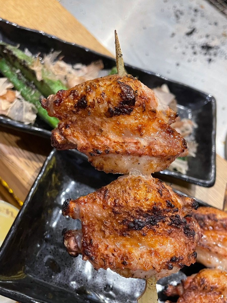 #BritishLife #BritishFood
MOMO Chicken Thighs] and [TSUKUNE Big Chicken Meatballs
A classic must-try! The meat is very tender and just the right amount of smoky, not too salty and not too woody!