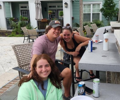 Wharf7_DI's tweet photo. We had a blast seeing you all at The Wharf 7 Red, White &amp; Brews Event this past weekend! 

#SpringTime #LoveWhereYouLIve #WeLoveOurResidents #Community #ResidentEvents #LuxuryRentals #RedWhiteandBrews #Wharf7 #ItsawonderfulWharf #Charleston #socialhub #DanielIsland https://t.co/2ed0NoOMjn
